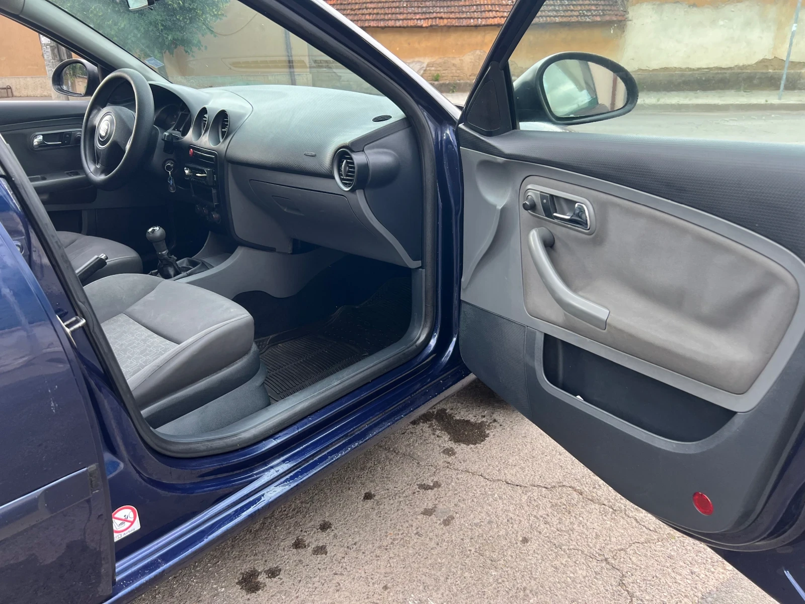 Seat Ibiza КАТО НОВА ! 2008 г, снимка 9 - Автомобили и джипове - 54976328