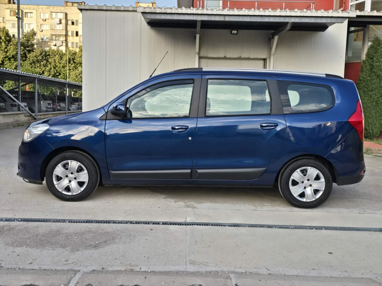 Dacia Lodgy 1.2 КЛИМА, НАВИГАЦИЯ , снимка 2 - Автомобили и джипове - 55139266