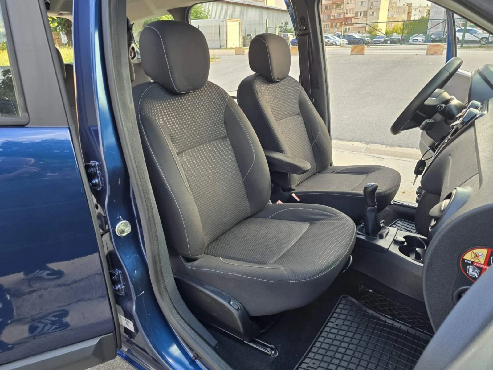 Dacia Lodgy 1.2 КЛИМА, НАВИГАЦИЯ , снимка 9 - Автомобили и джипове - 55139266