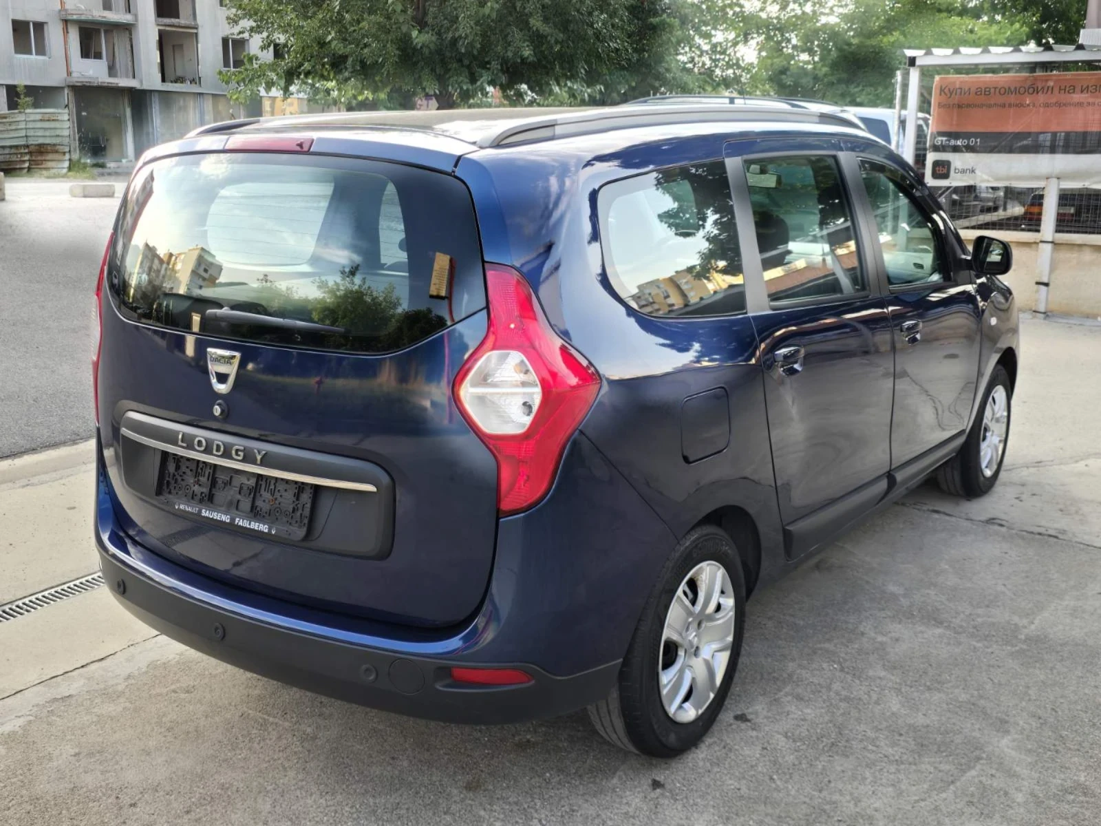 Dacia Lodgy 1.2 КЛИМА, НАВИГАЦИЯ , снимка 5 - Автомобили и джипове - 55139266