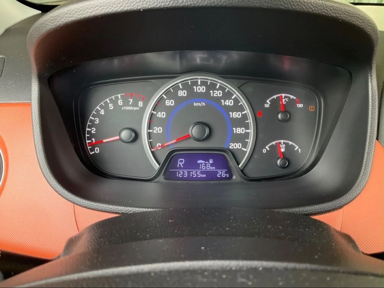 Hyundai I10 1.2 Автоматик Лизинг Уникредит, снимка 9 - Автомобили и джипове - 56235565