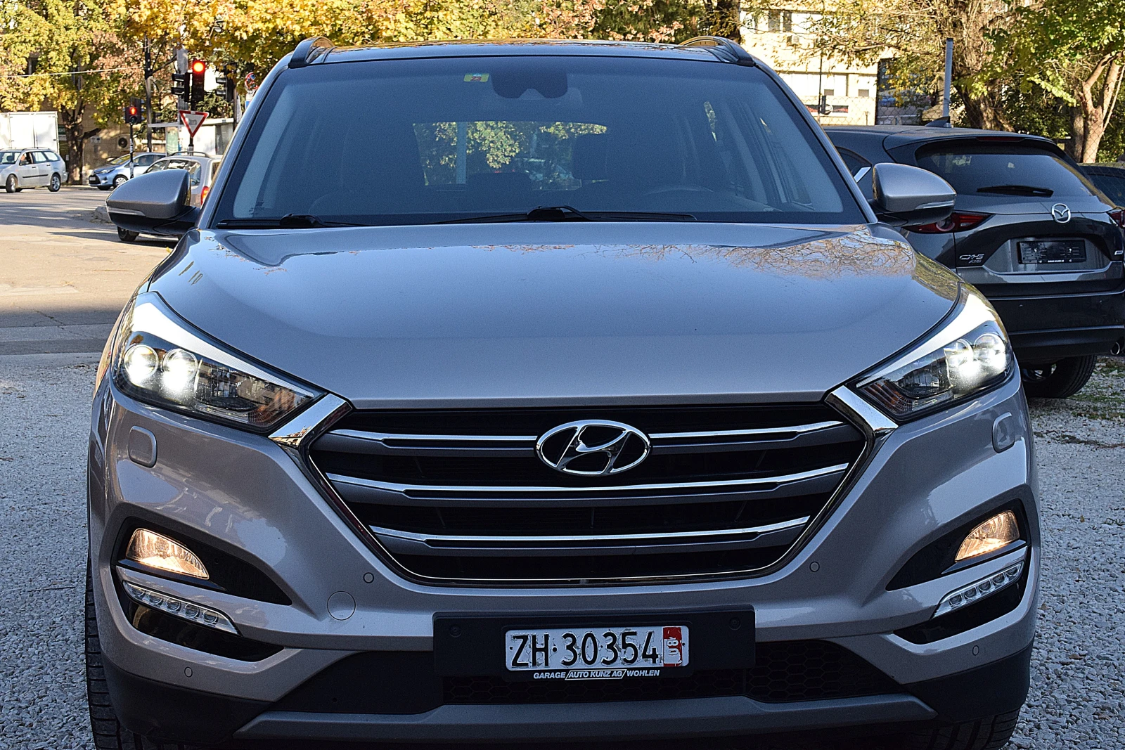 Hyundai Tucson 1.6ШВЕЙЦАРИЯ/LUX/АВТОМАТИК/КОЖА/ЛЕД/LANE ASSIST - изображение 2