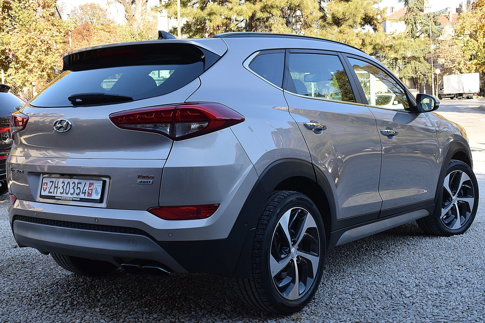 Hyundai Tucson 1.6ШВЕЙЦАРИЯ/LUX/АВТОМАТИК/КОЖА/ЛЕД/LANE ASSIST - изображение 4