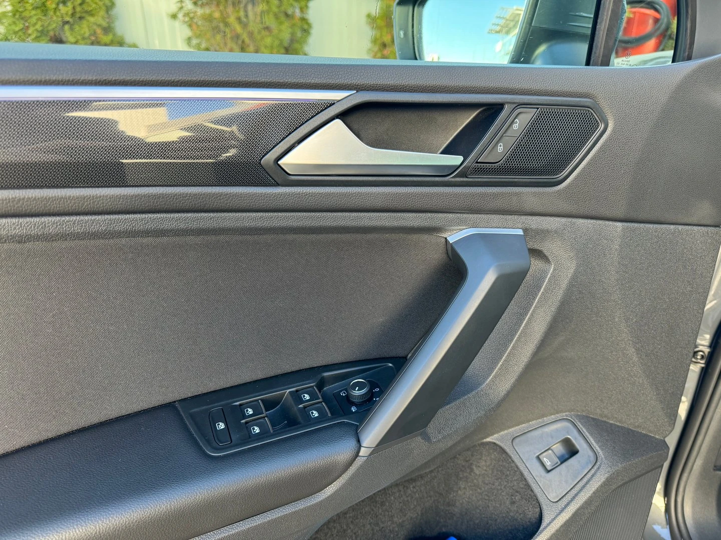 VW Tiguan Elegance 2.0 TDI SCR 4MOTION DSG, снимка 6 - Автомобили и джипове - 53439389