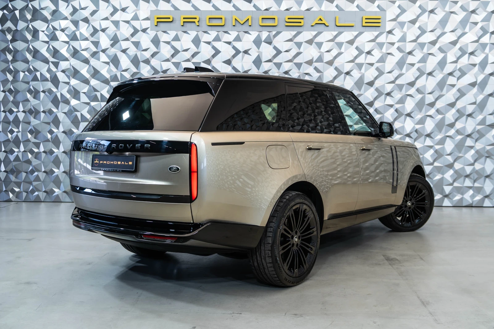 Land Rover Range rover D350* Монитори* 360* Пано* Meridian* Лизинг - изображение 4