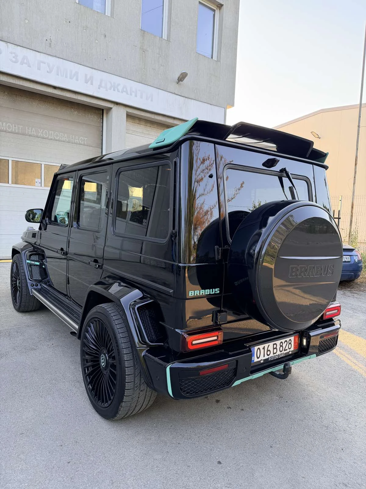 Mercedes-Benz G 63 AMG Brabus body kit Big Screen, снимка 11 - Автомобили и джипове - 55047211