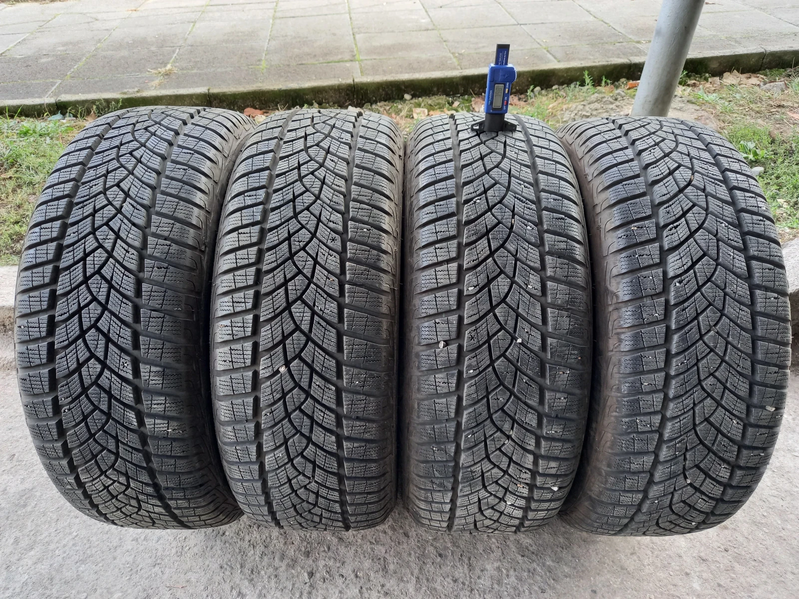 Гуми Зимни 215/55R17