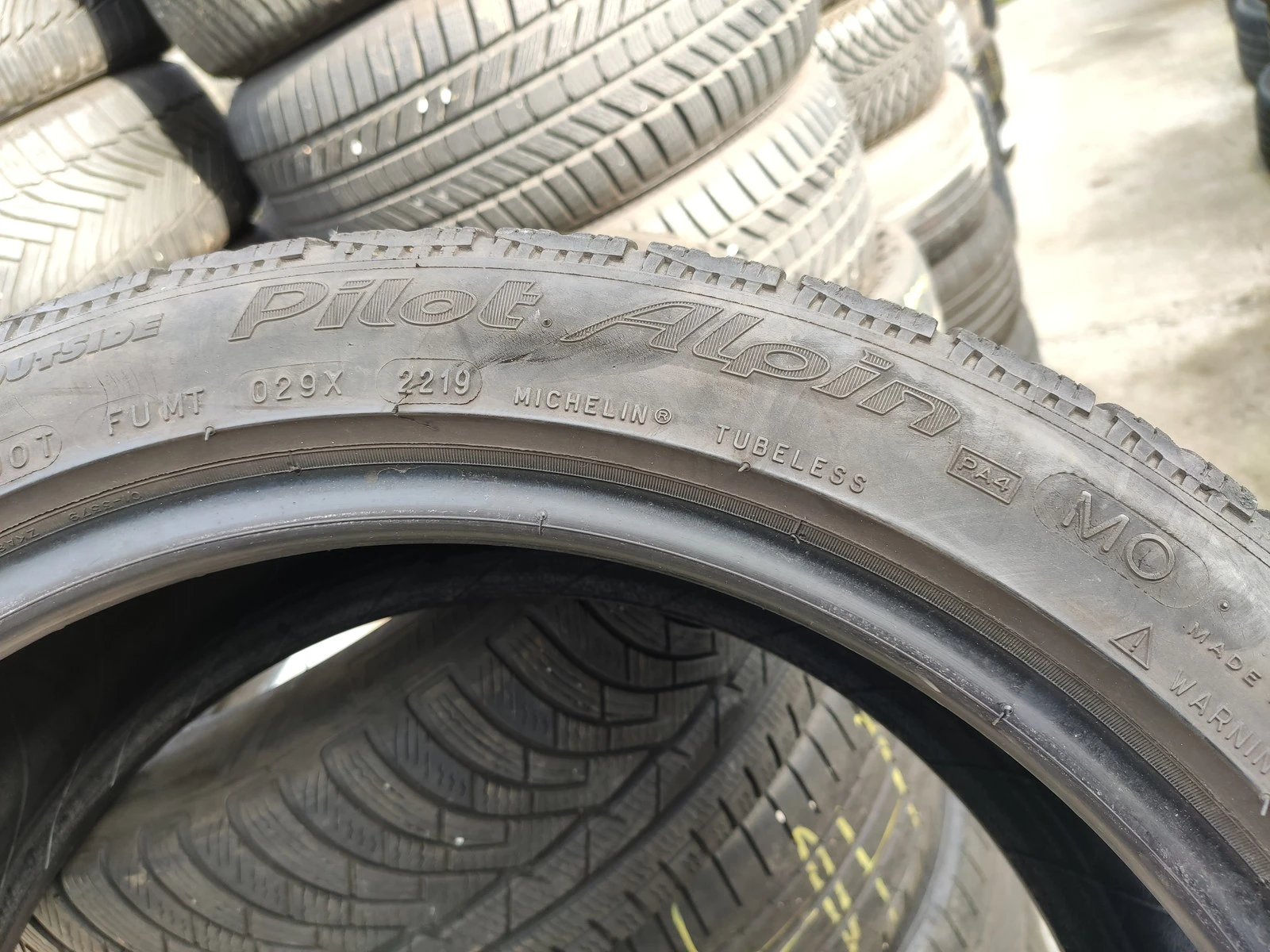 Гуми Зимни 225/45R18, снимка 6 - Гуми и джанти - 56726130