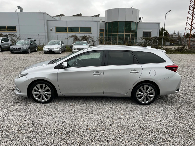 Toyota Auris Touring 1.6D4D-112k.c. EXECUTIVE , снимка 3 - Автомобили и джипове - 43309214