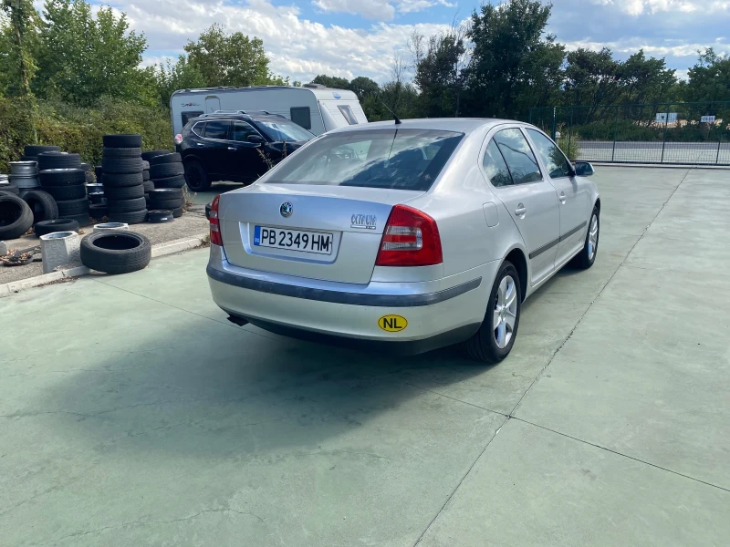 Skoda Octavia 2.0 FSI, снимка 3 - Автомобили и джипове - 49433464