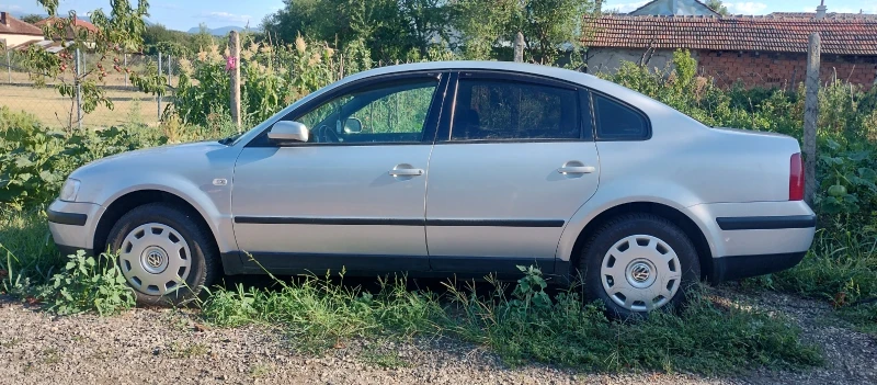 VW Passat, снимка 6 - Автомобили и джипове - 47381083