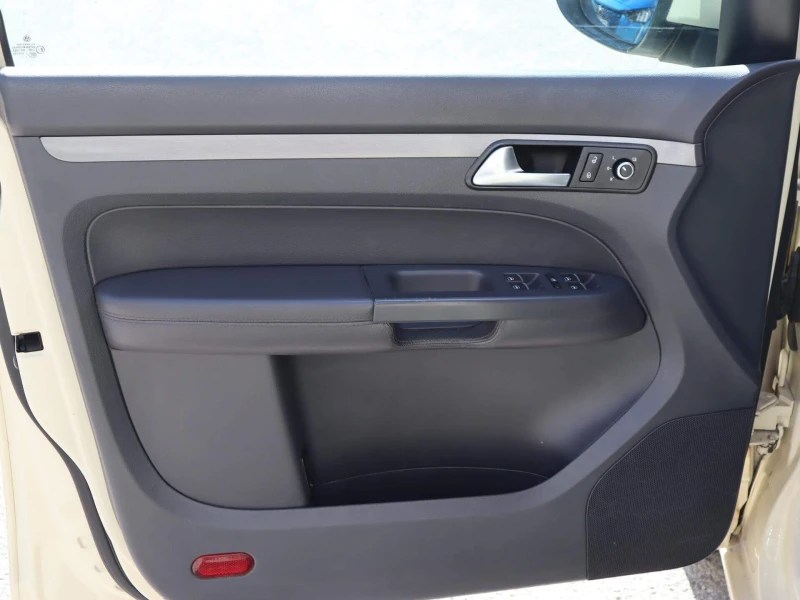 VW Touran 2.0TDI/DSG/Навигация/Кожа/Мулти Волан/Автопилот, снимка 11 - Автомобили и джипове - 51726965