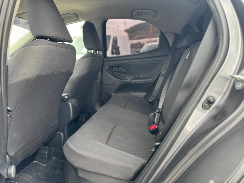 Toyota Yaris 1.5Hybrid e-CVT-10%, снимка 13 - Автомобили и джипове - 52041128