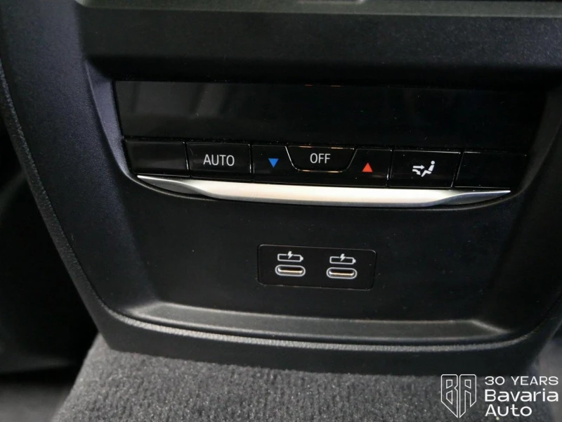 BMW 330 e xDrive Touring M Sport Paket Sportautomatic, снимка 15 - Автомобили и джипове - 52669540