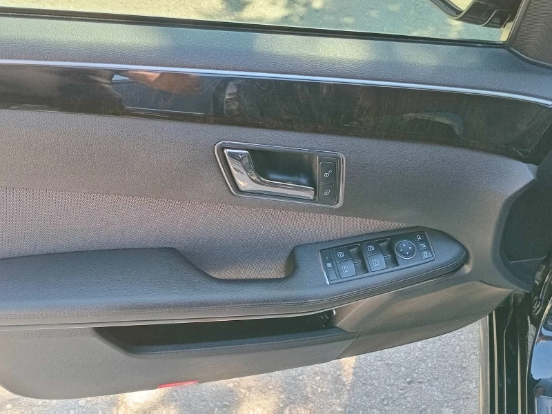Mercedes-Benz E 350 Diesel Automatic, снимка 11 - Автомобили и джипове - 53233178