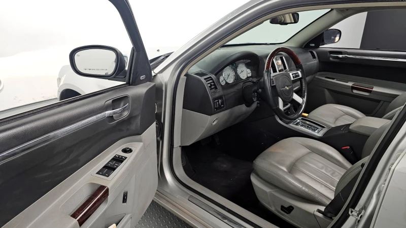 Chrysler 300c 2.7 autogeorge.com, снимка 11 - Автомобили и джипове - 53315261