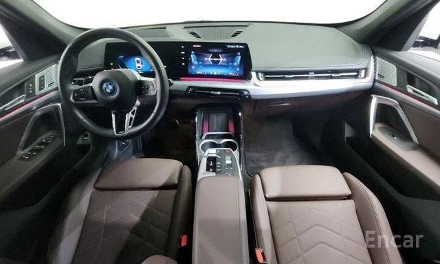 BMW iX1 xDrive 30 M Sport | 360 КАМЕРА| HEAD-UP| ШИБЕДАХ| , снимка 6 - Автомобили и джипове - 54173089