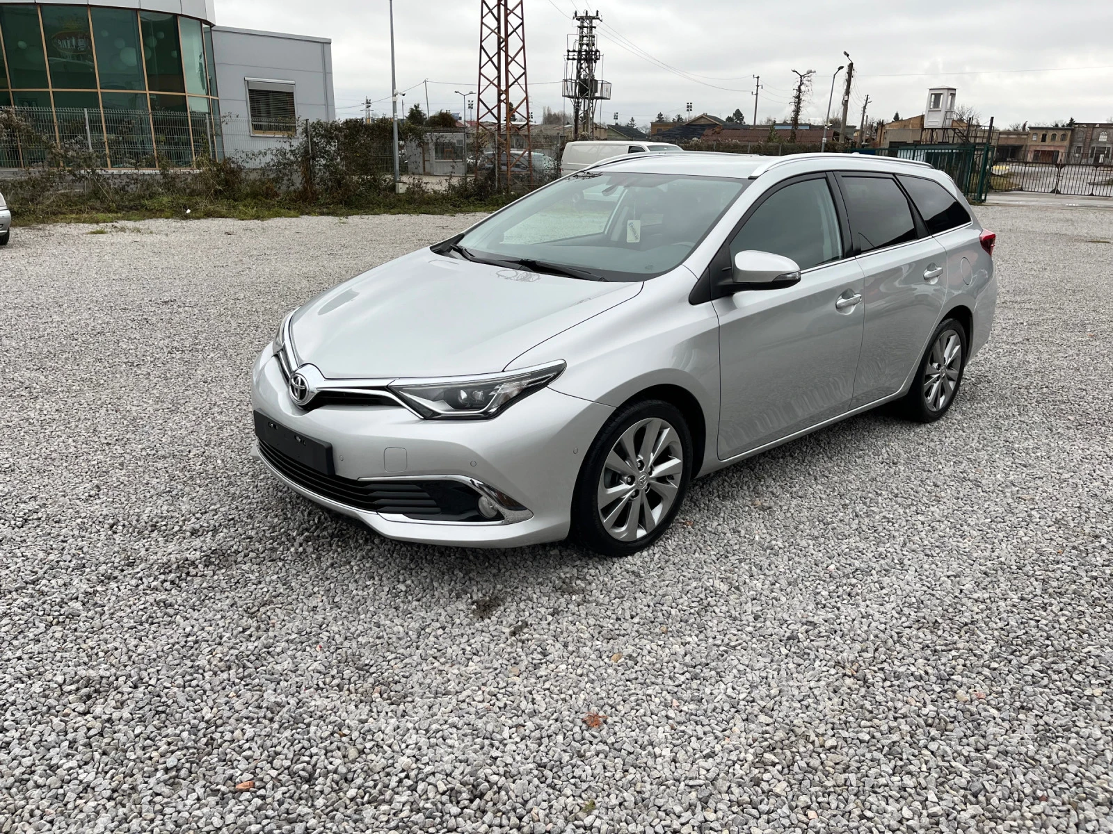 Toyota Auris Touring 1.6D4D-112k.c. EXECUTIVE  - изображение 2