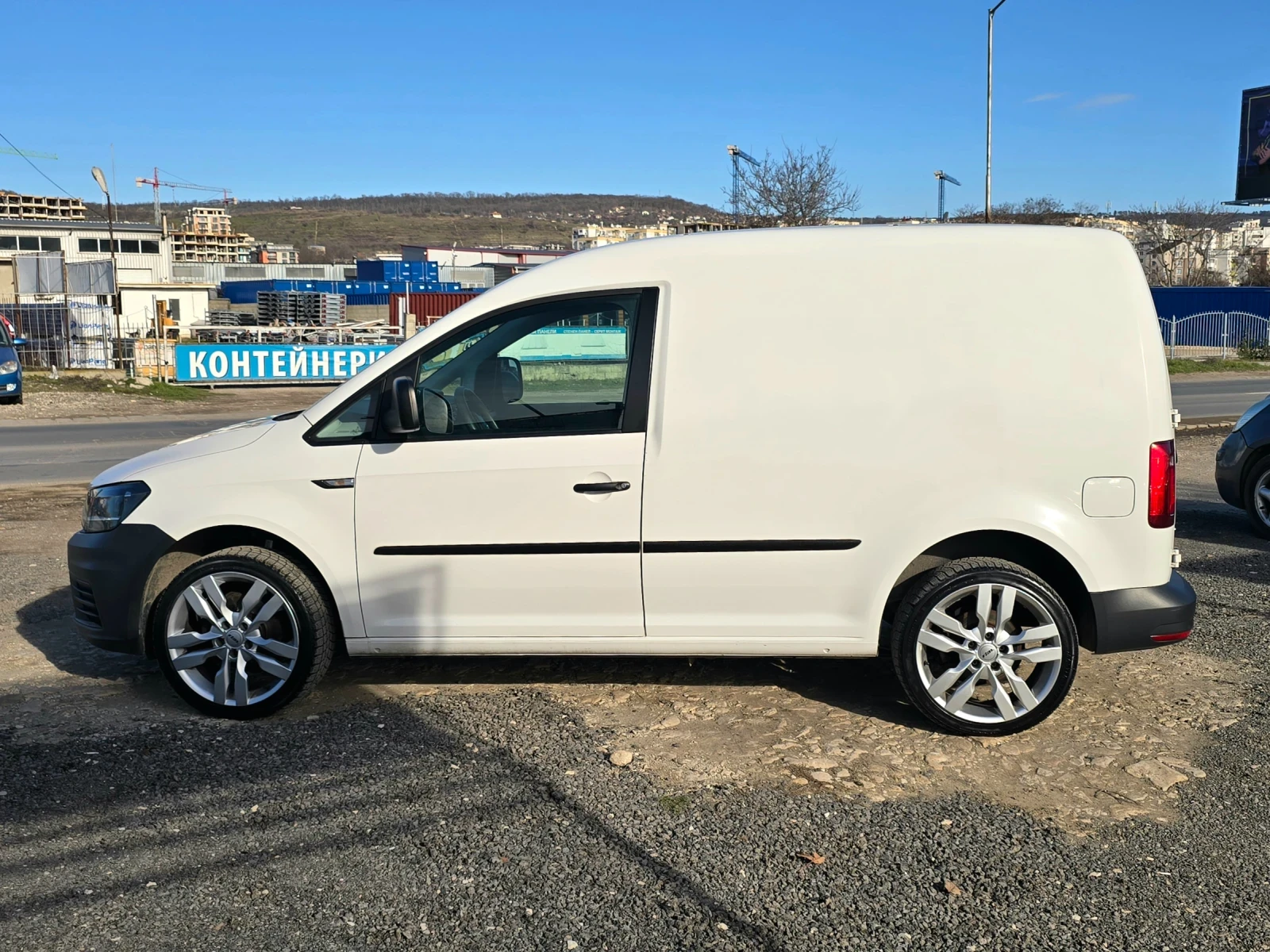 VW Caddy 2.0TDI/НАВИ/ТОП, снимка 4 - Автомобили и джипове - 53896824