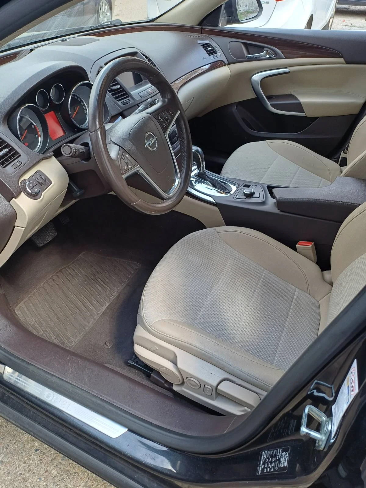 Opel Insignia 2.0, снимка 4 - Автомобили и джипове - 54129970