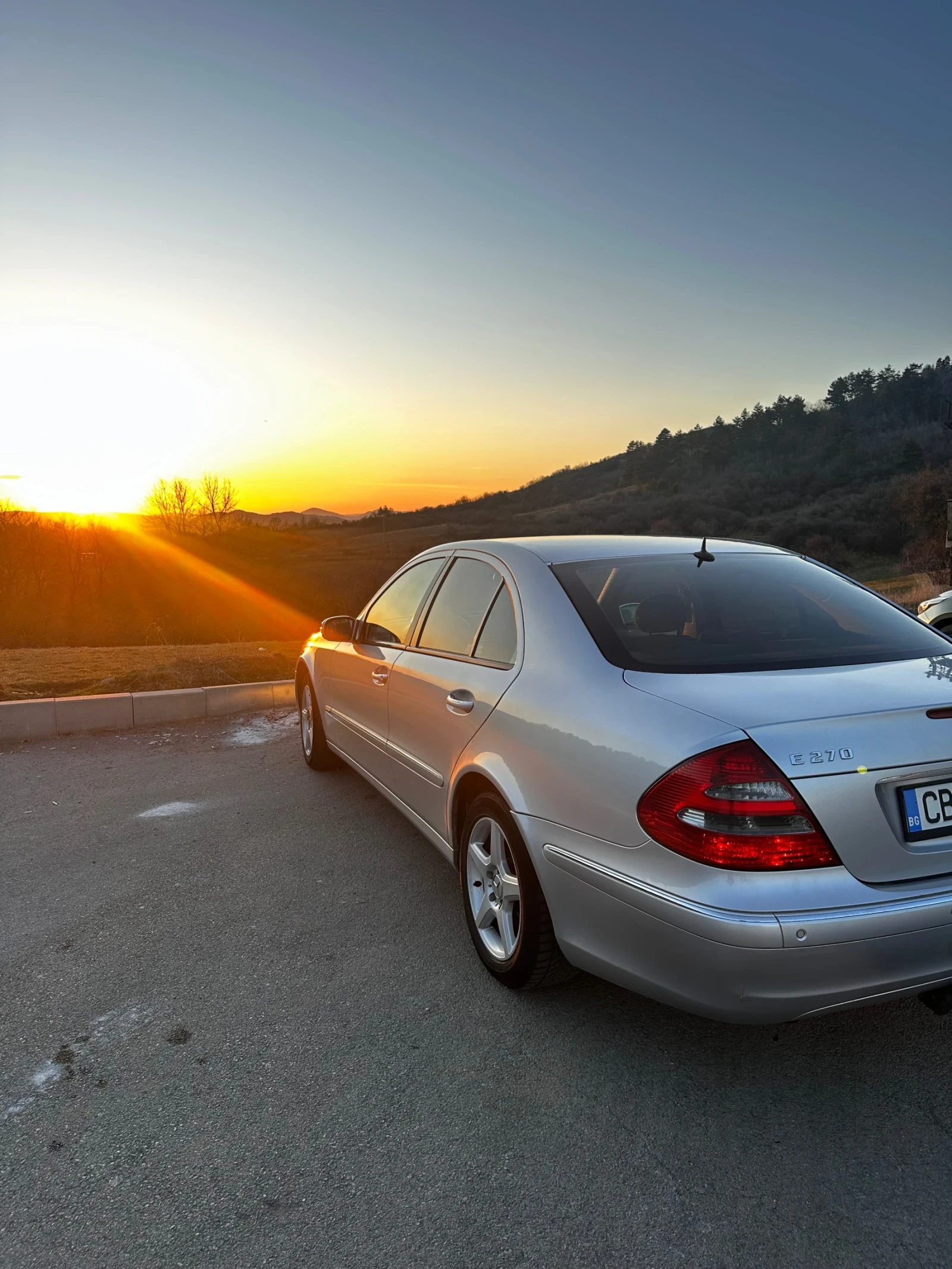 Mercedes-Benz E 270, снимка 7 - Автомобили и джипове - 54331132