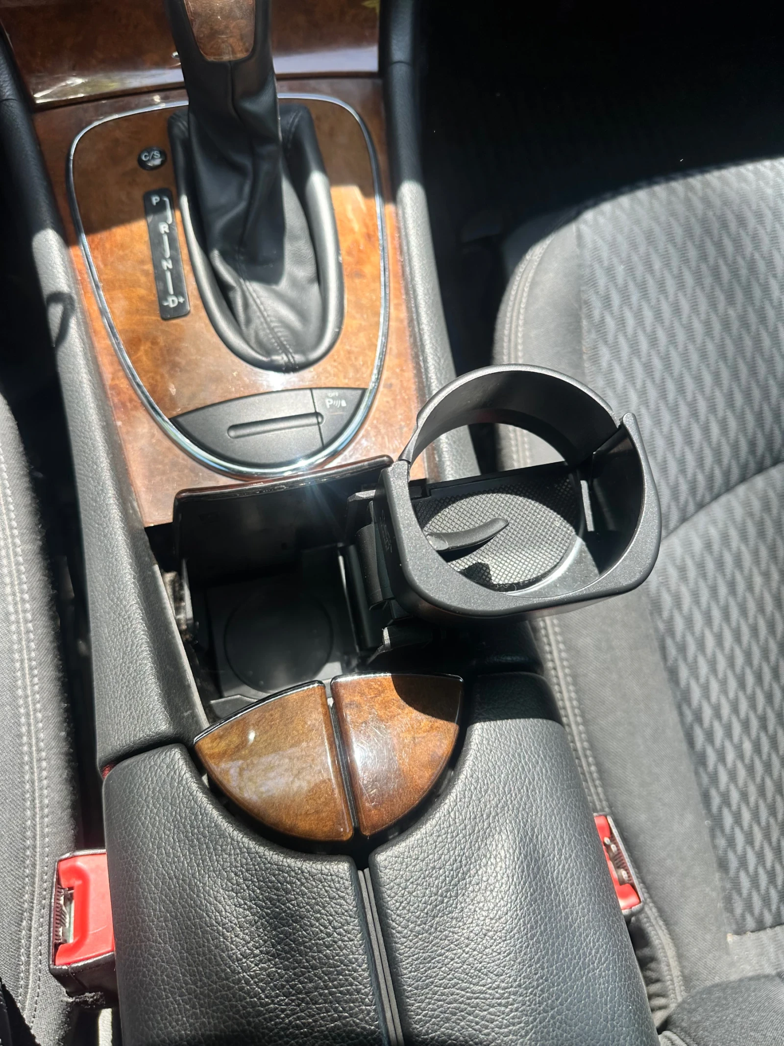 Mercedes-Benz E 270, снимка 12 - Автомобили и джипове - 54331132