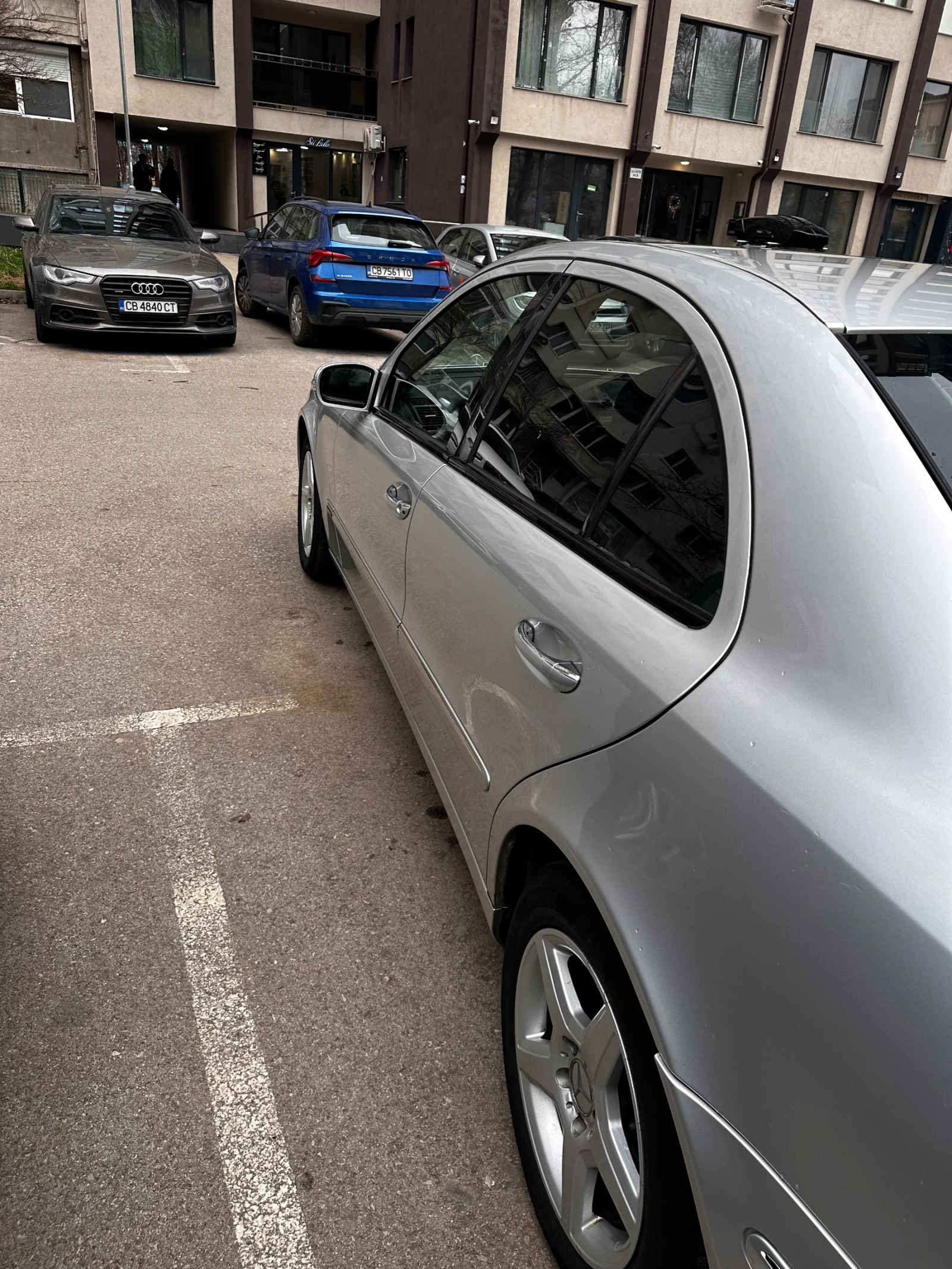 Mercedes-Benz E 270, снимка 3 - Автомобили и джипове - 54331132