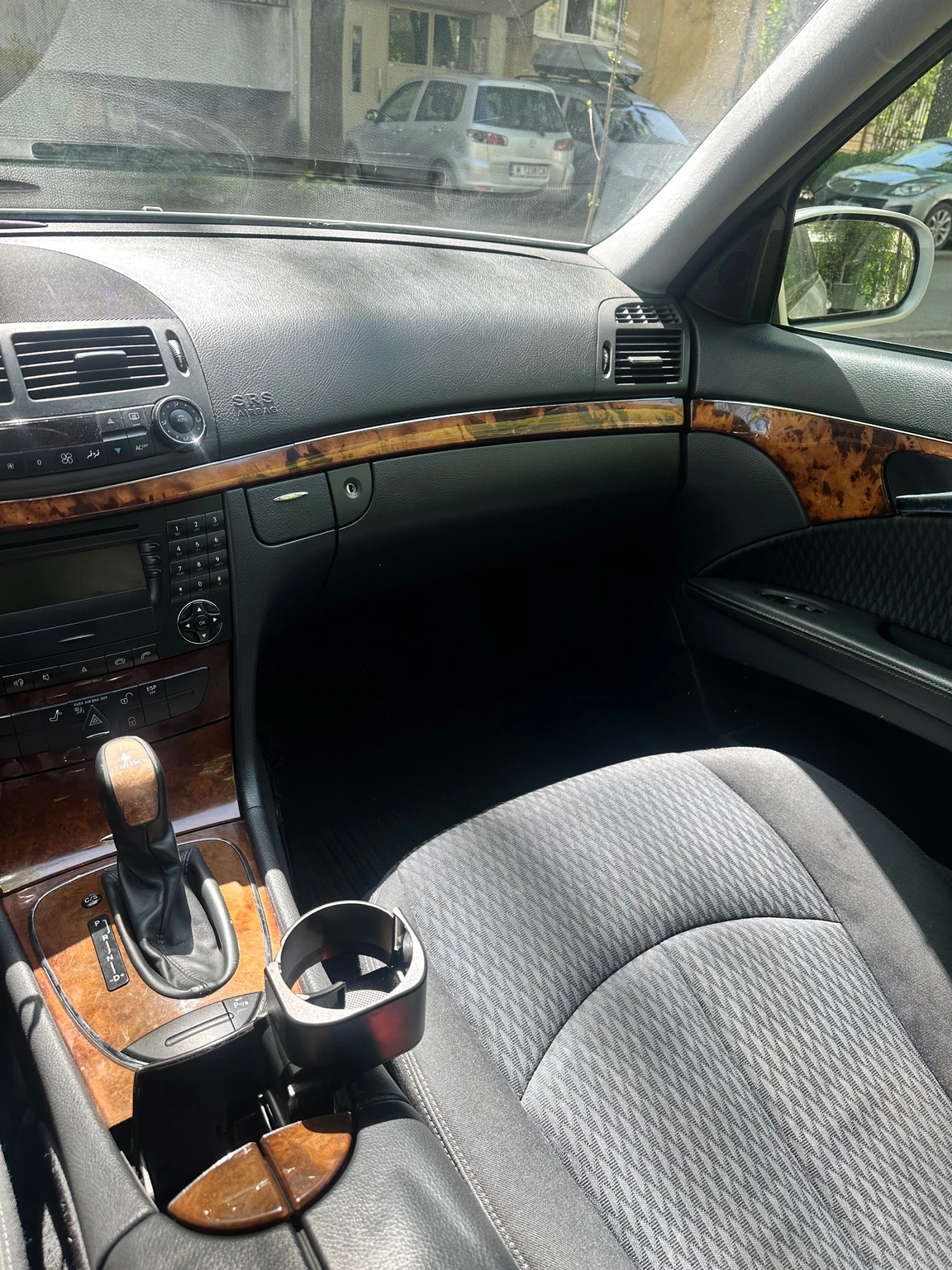 Mercedes-Benz E 270, снимка 13 - Автомобили и джипове - 54331132