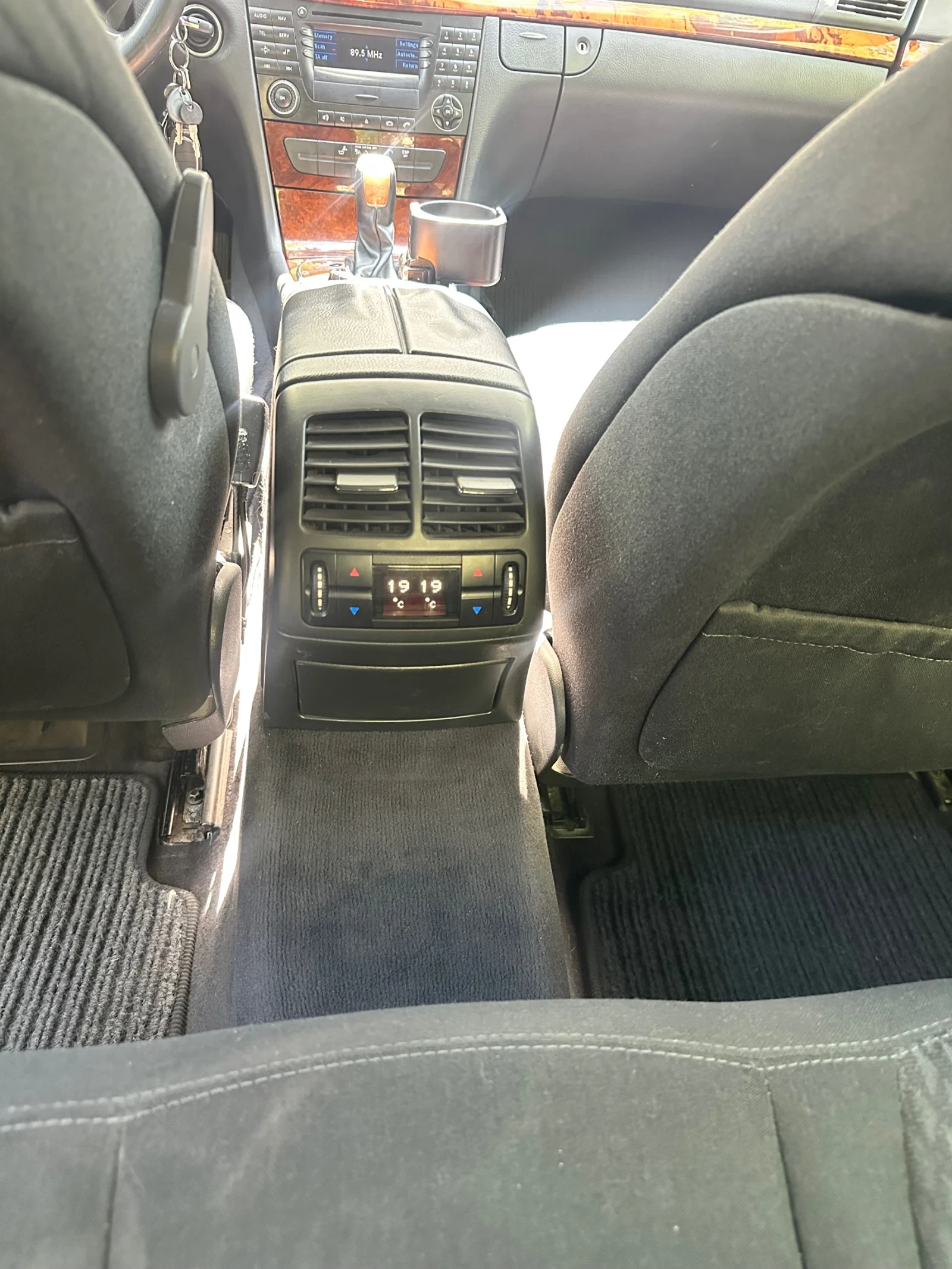 Mercedes-Benz E 270, снимка 14 - Автомобили и джипове - 54331132