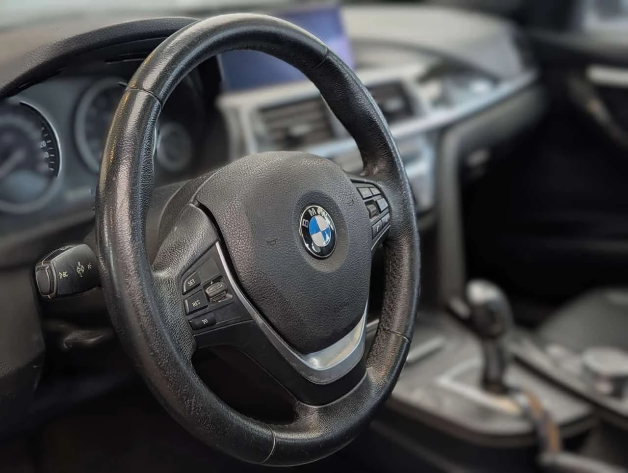 BMW 330 * xDrive | Bucket Seats | Heated Seats | Navi * CA, снимка 10 - Автомобили и джипове - 54965909