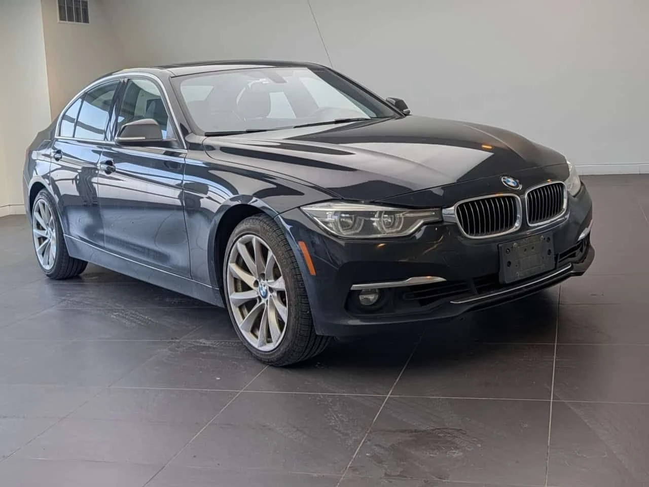 BMW 330 * xDrive | Bucket Seats | Heated Seats | Navi * CA