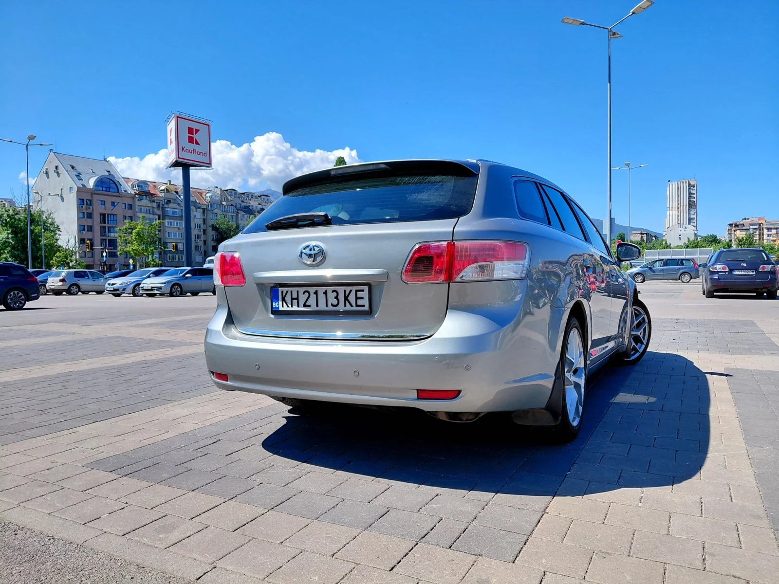 Toyota Avensis 1.8 valvematic Сервизна книжка обслужена, снимка 5 - Автомобили и джипове - 55666777