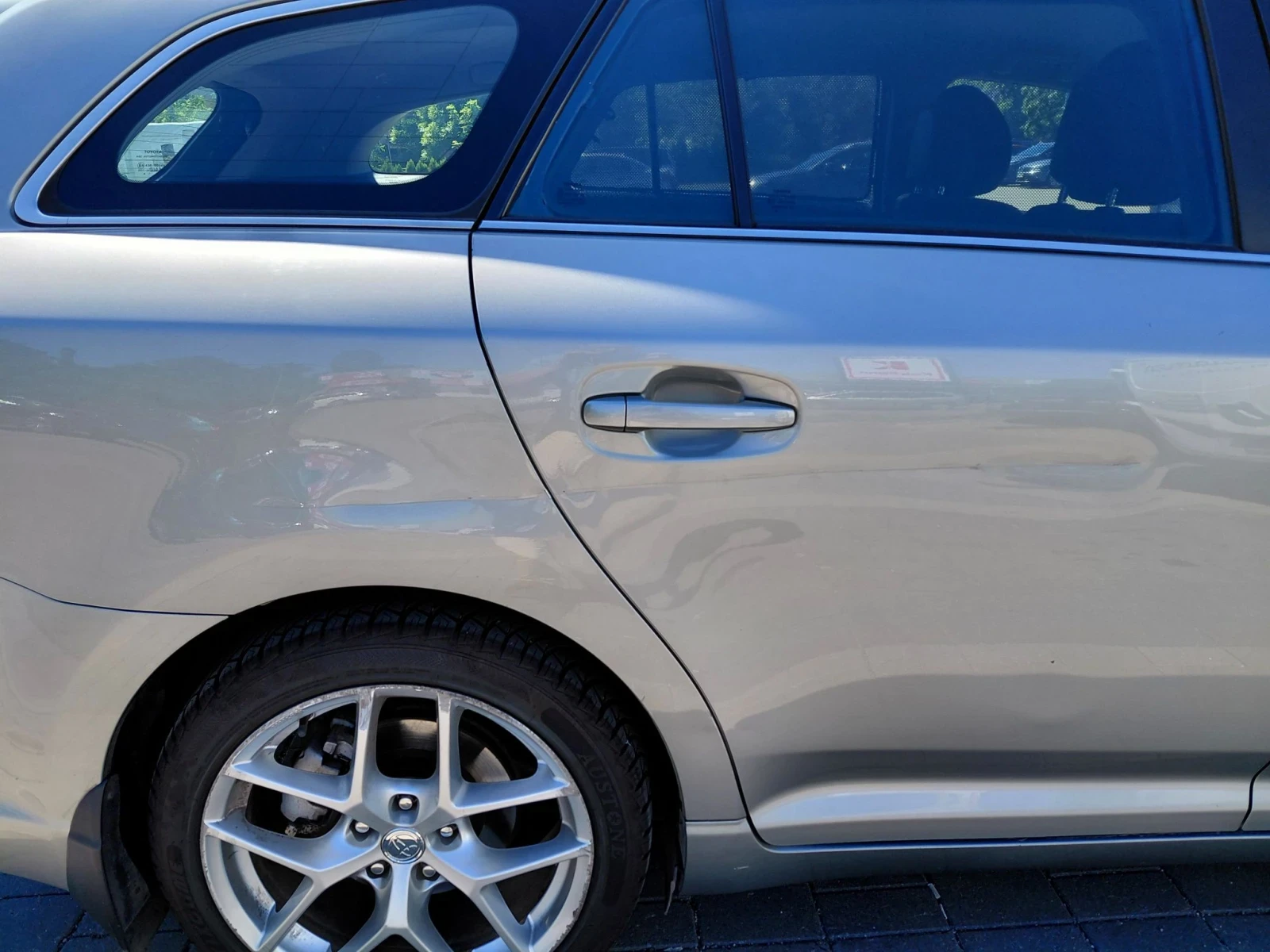 Toyota Avensis 1.8 valvematic Сервизна книжка обслужена, снимка 4 - Автомобили и джипове - 55666777