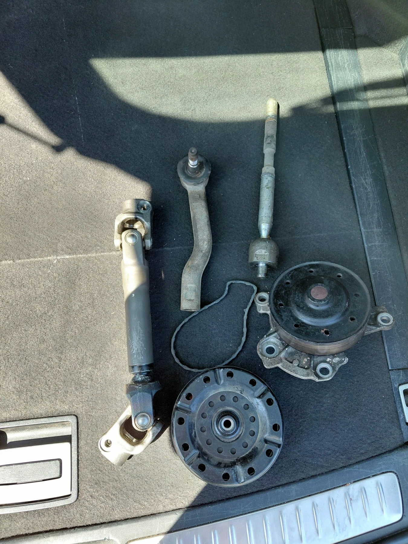 Toyota Avensis 1.8 valvematic Сервизна книжка обслужена, снимка 16 - Автомобили и джипове - 55666777