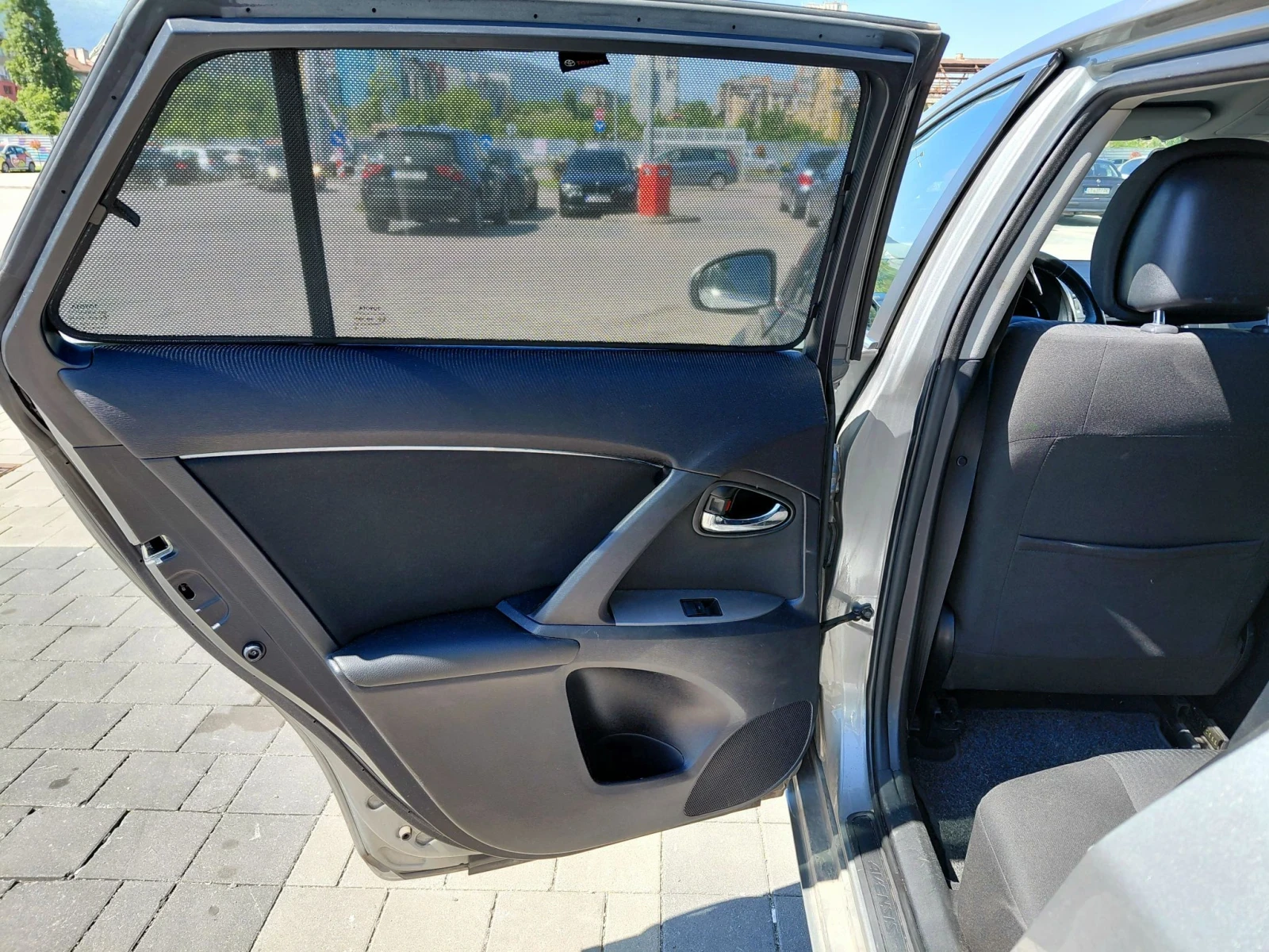 Toyota Avensis 1.8 valvematic Сервизна книжка обслужена, снимка 13 - Автомобили и джипове - 55666777