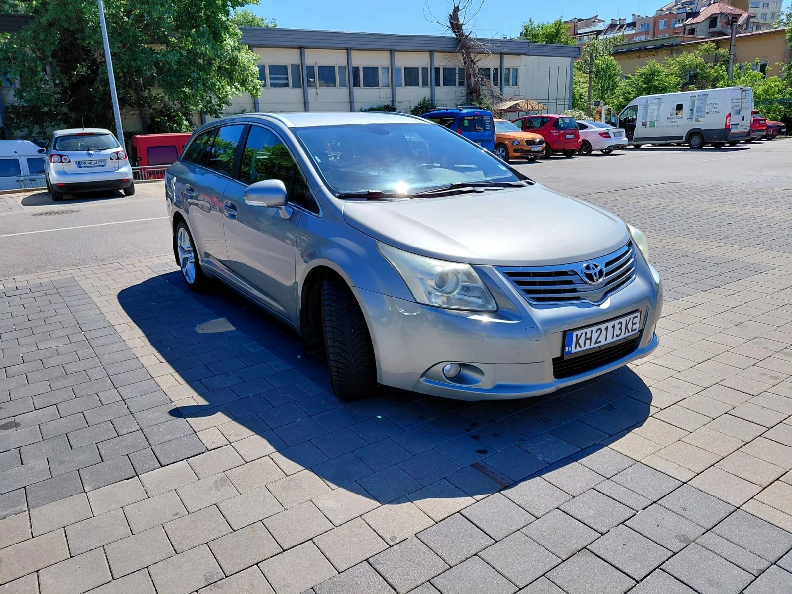 Toyota Avensis 1.8 valvematic Сервизна книжка обслужена, снимка 2 - Автомобили и джипове - 55666777