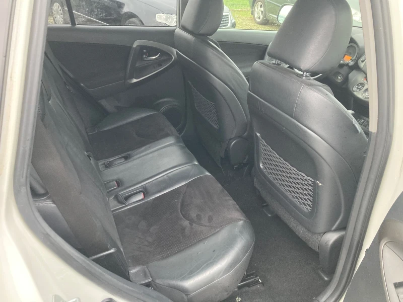Toyota Rav4 2.2 D-4D, снимка 9 - Автомобили и джипове - 52583074