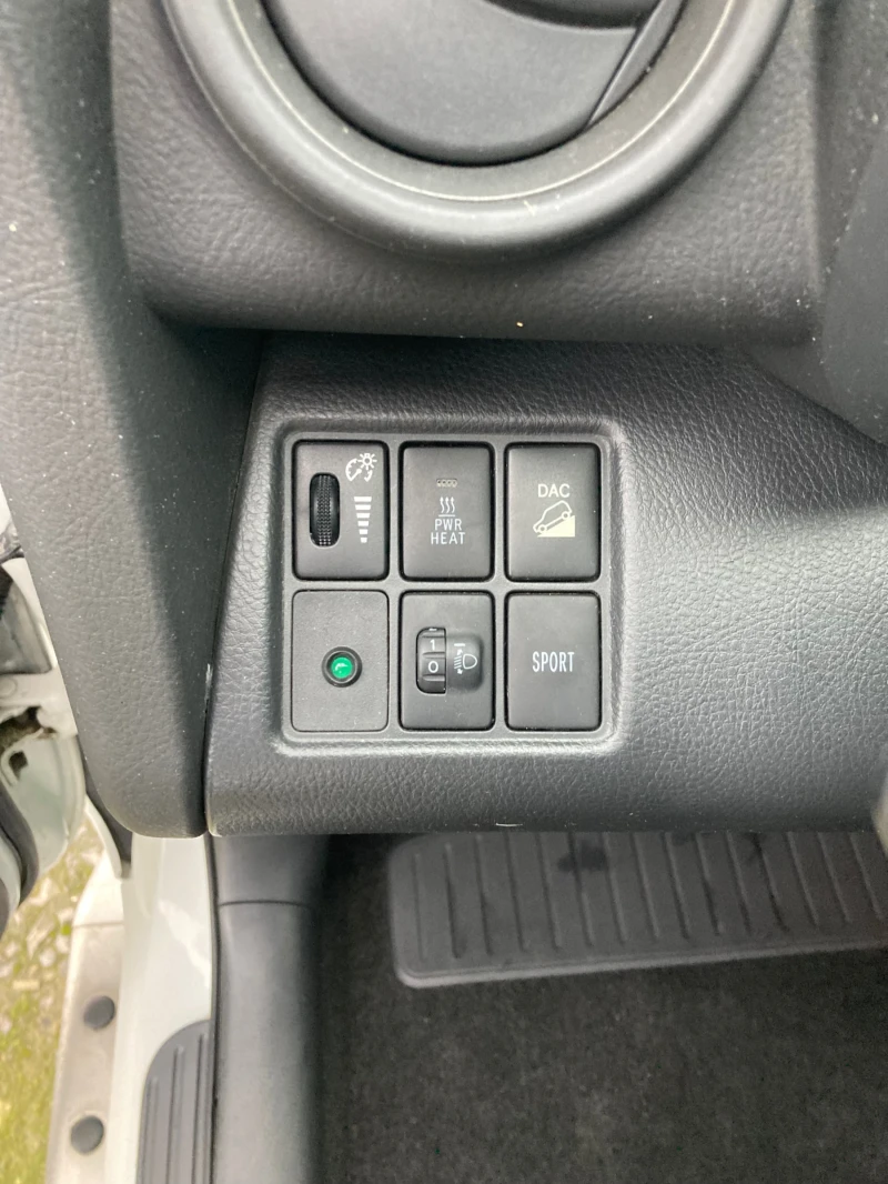 Toyota Rav4 2.2 D-4D, снимка 11 - Автомобили и джипове - 52583074