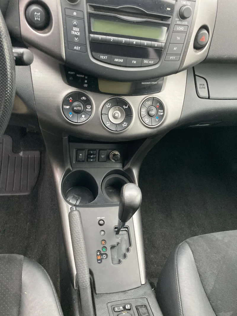 Toyota Rav4 2.2 D-4D, снимка 12 - Автомобили и джипове - 52583074