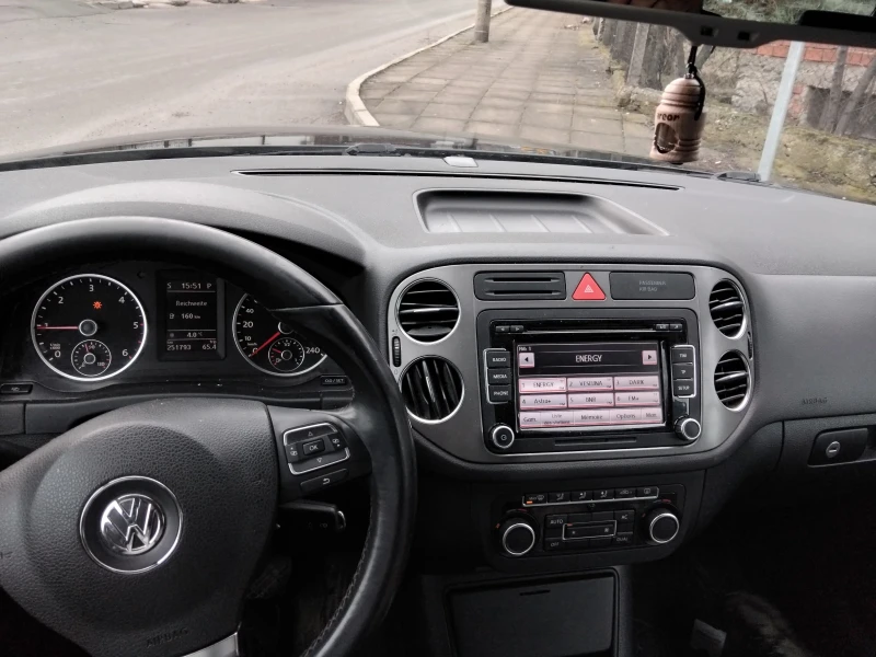 VW Tiguan, снимка 12 - Автомобили и джипове - 53215122