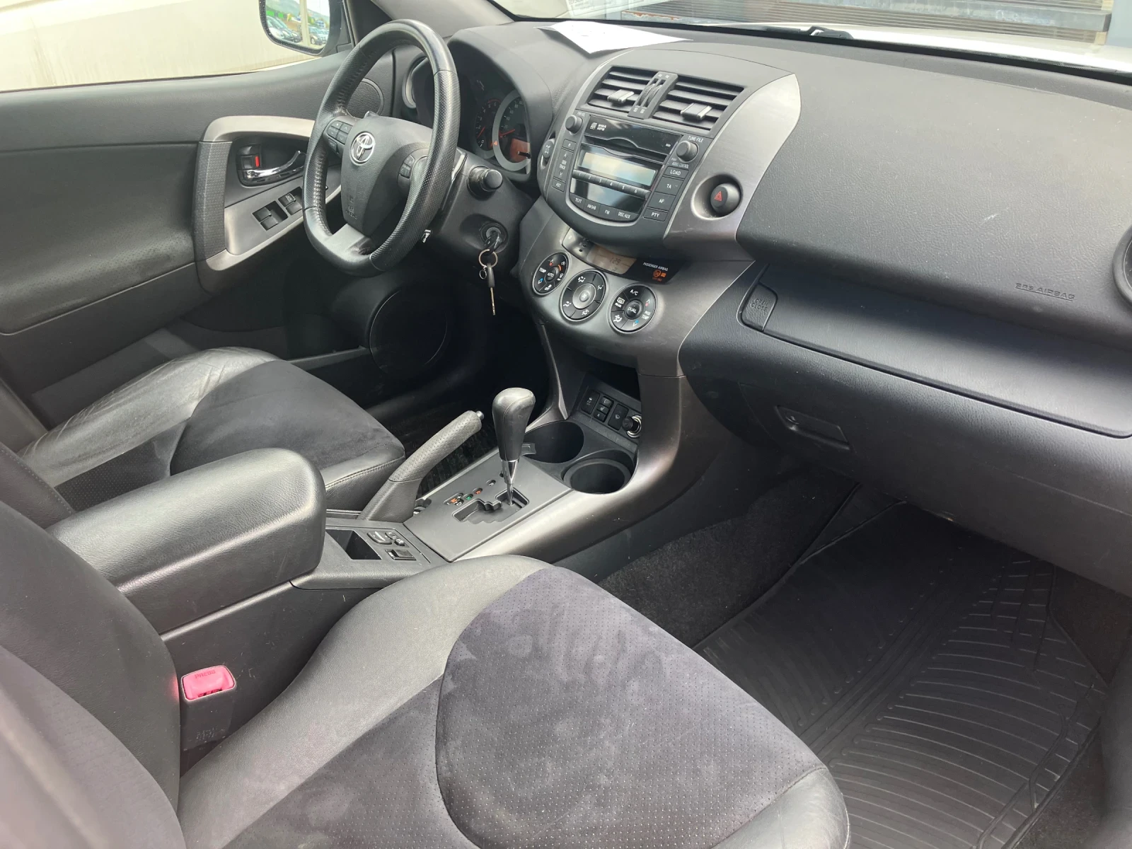 Toyota Rav4 2.2 D-4D, снимка 8 - Автомобили и джипове - 52583074