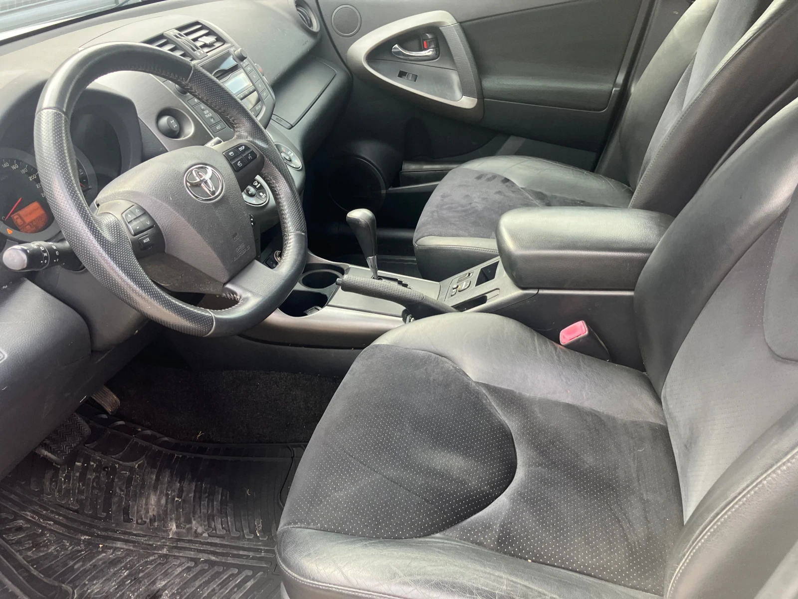 Toyota Rav4 2.2 D-4D, снимка 11 - Автомобили и джипове - 52583074