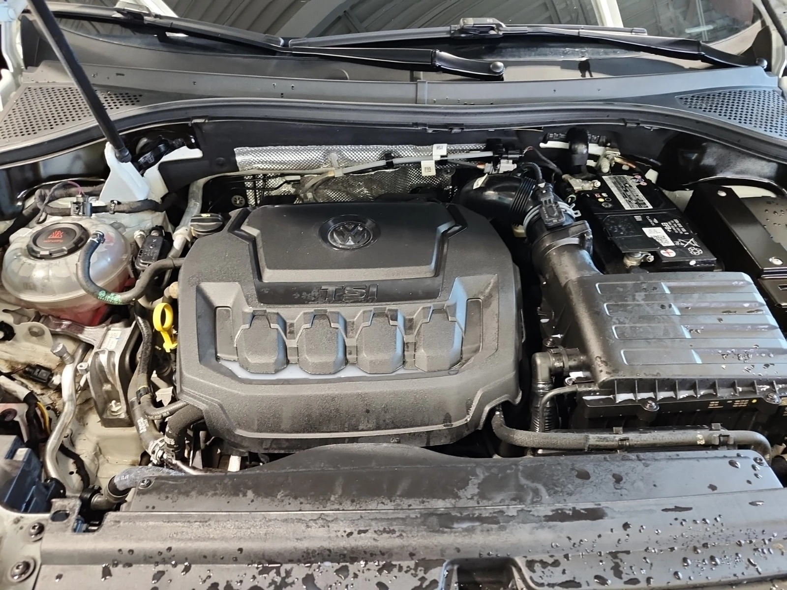 VW Tiguan * * CARFAX * * АВТО КРЕДИТ * * , снимка 12 - Автомобили и джипове - 53889871