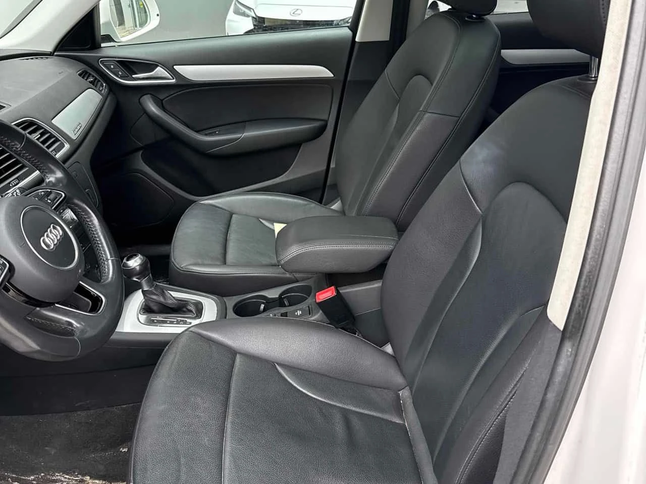 Audi Q3 * Komfort * ПАНОРАМА * ПОДГРЕВ * КЛИП НА МОТОРА, снимка 11 - Автомобили и джипове - 54365993