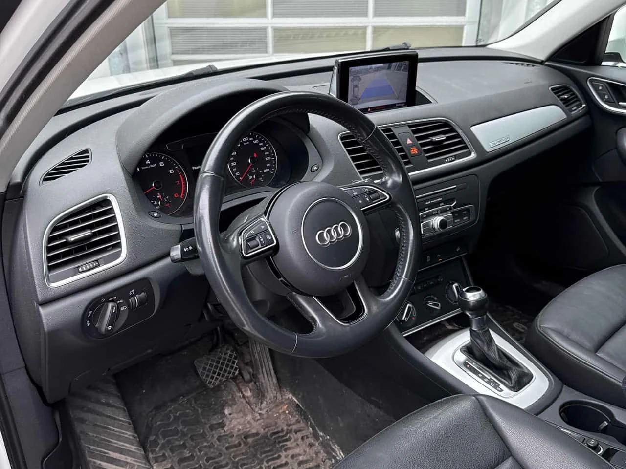 Audi Q3 * Komfort * ПАНОРАМА * ПОДГРЕВ * КЛИП НА МОТОРА, снимка 7 - Автомобили и джипове - 54365993