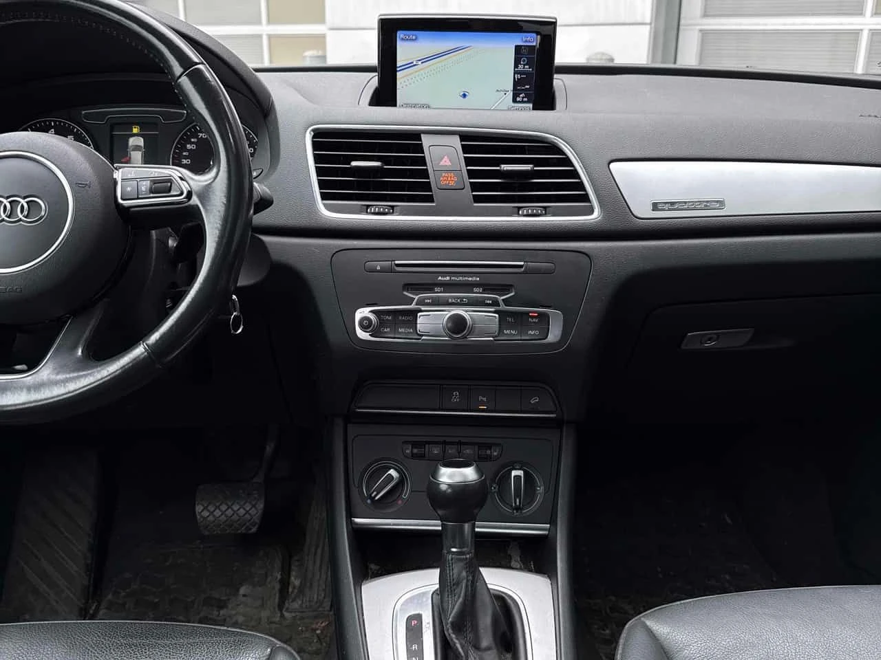 Audi Q3 * Komfort * ПАНОРАМА * ПОДГРЕВ * КЛИП НА МОТОРА, снимка 9 - Автомобили и джипове - 54365993