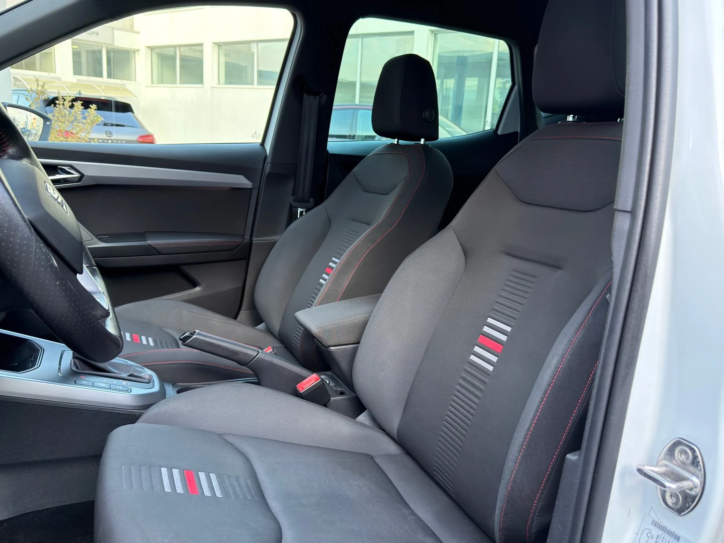Seat Arona, снимка 5 - Автомобили и джипове - 56420632