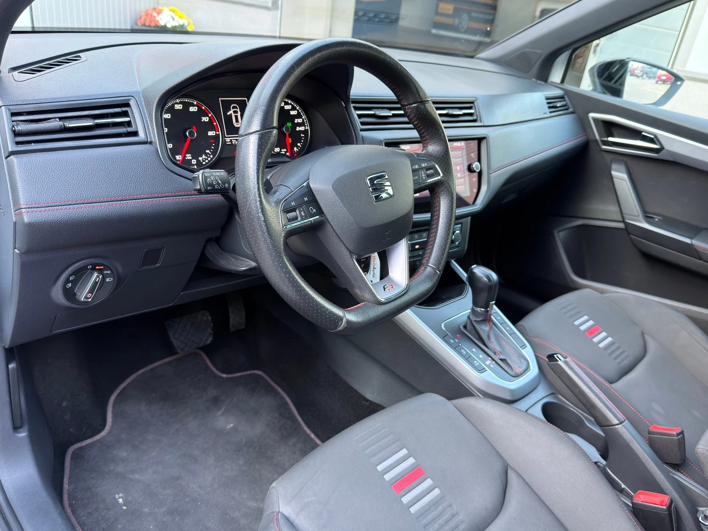 Seat Arona, снимка 7 - Автомобили и джипове - 56420632