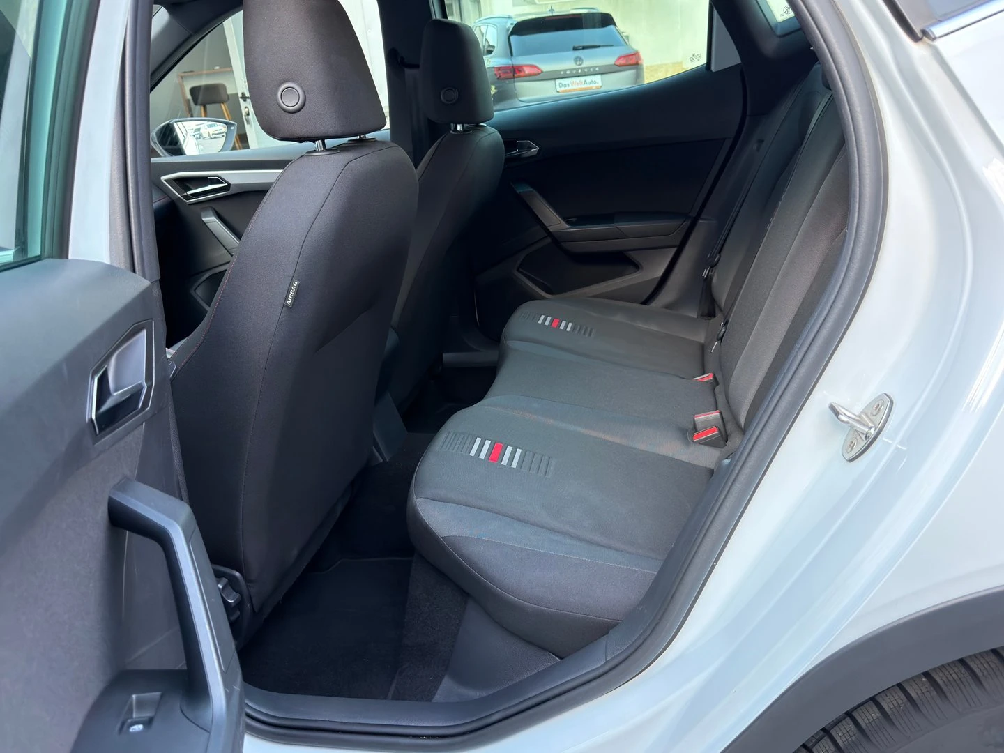 Seat Arona, снимка 9 - Автомобили и джипове - 56420632