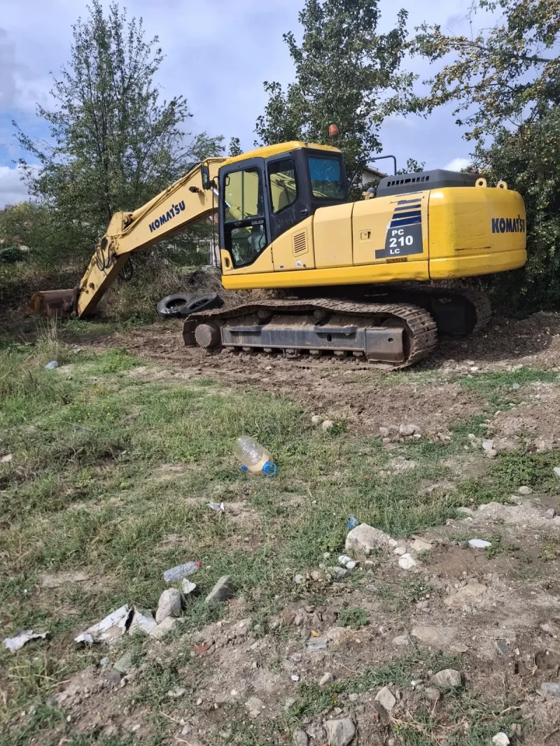 Багер Komatsu 210